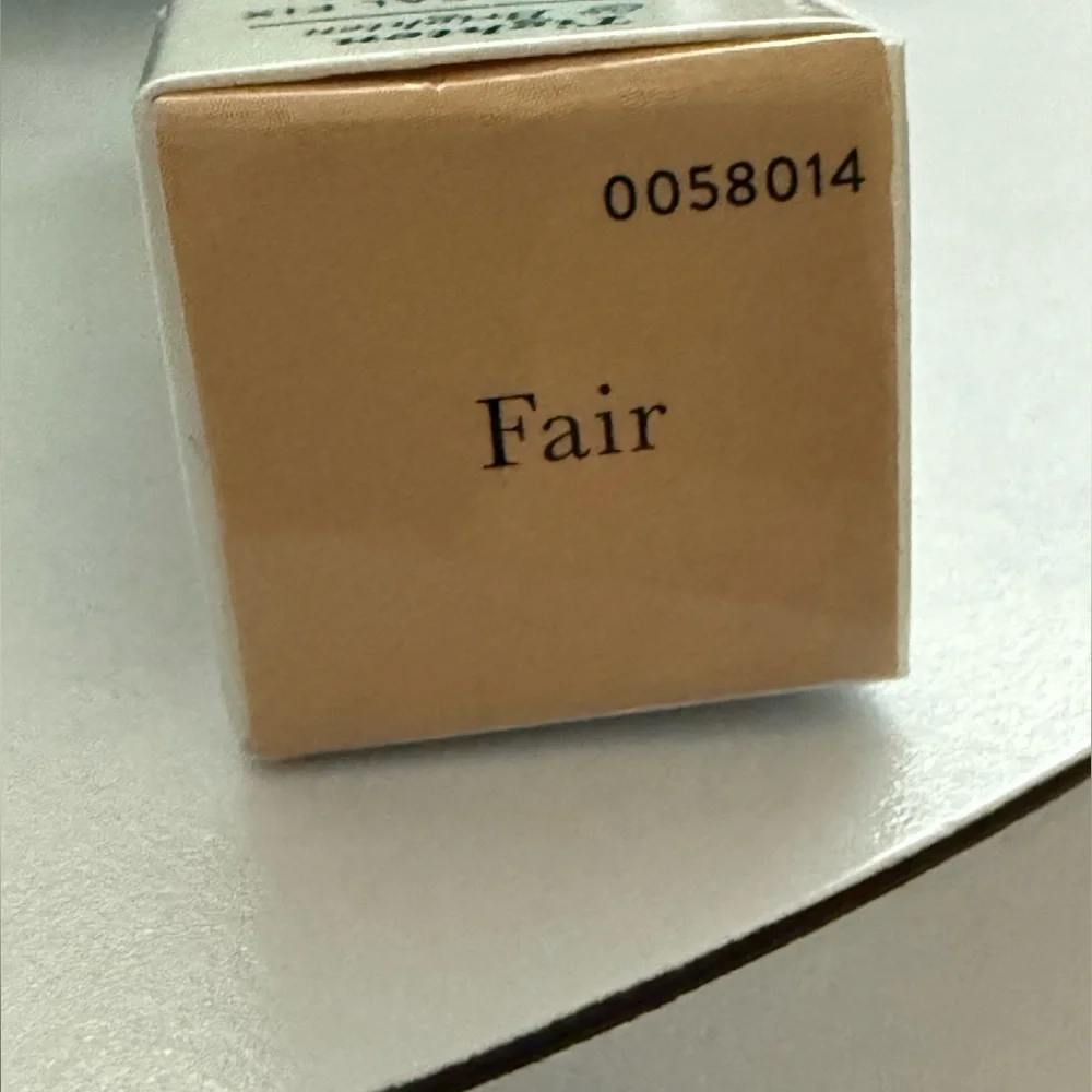 Laura Geller Concealer and Angled Brush in Fair
